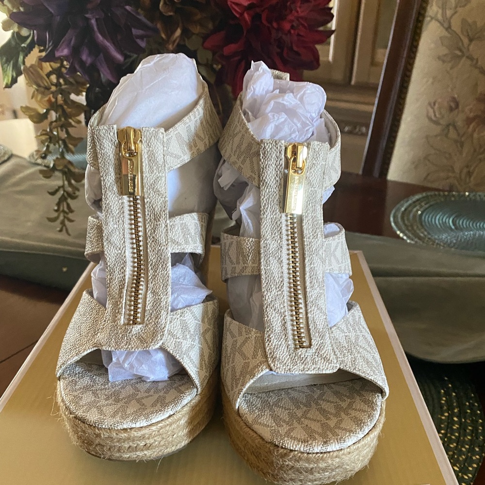 Micheal Kors Damita wedge